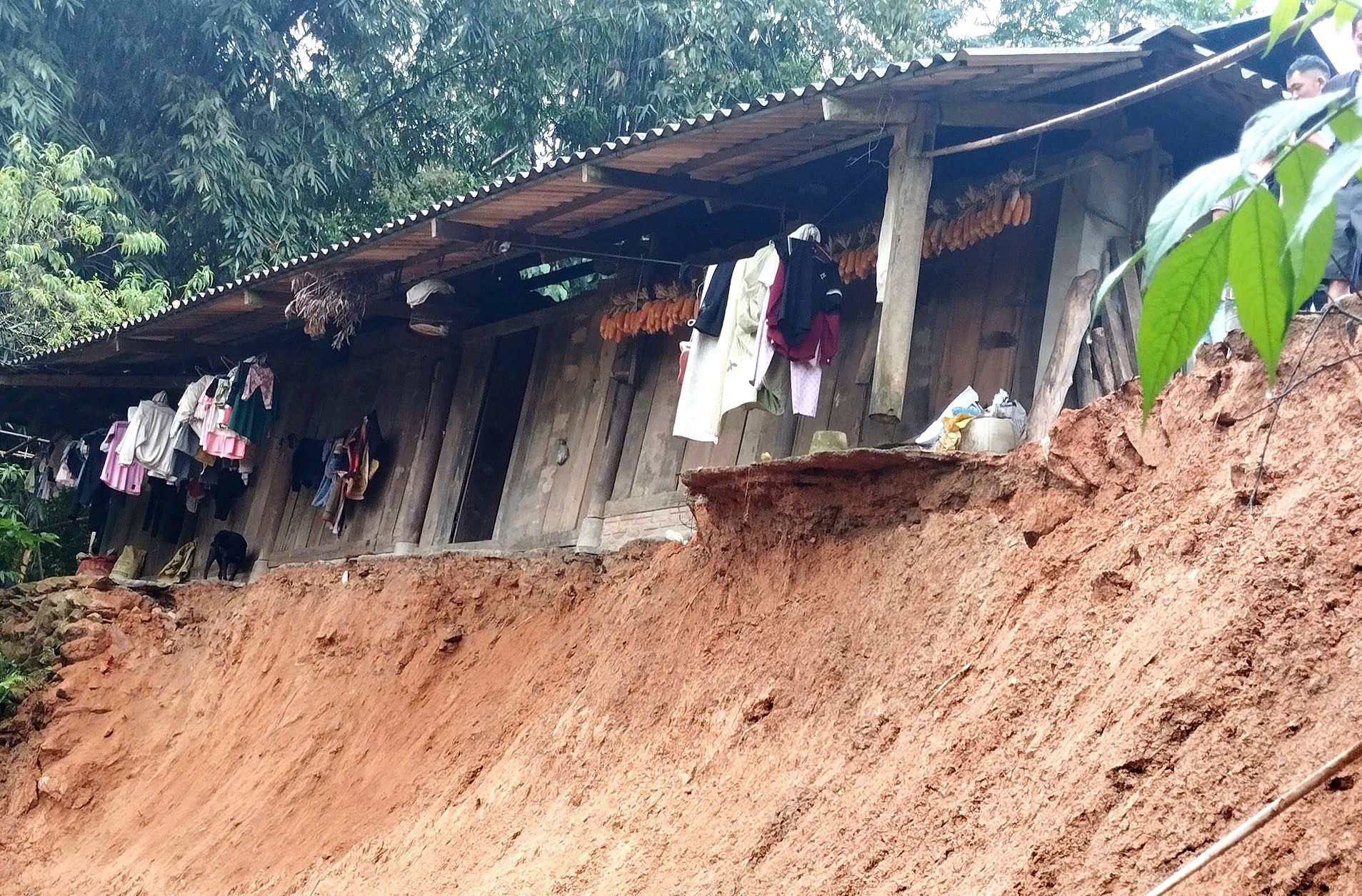 Lào Cai: Sáng lên những việc làm vì dân, những tấm lòng nhân ái trong bão lũ - Ảnh 2.