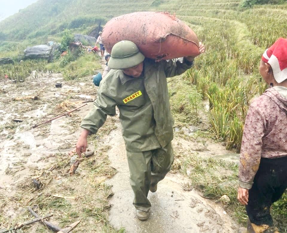 Lào Cai: Sáng lên những việc làm vì dân, những tấm lòng nhân ái trong bão lũ - Ảnh 7.