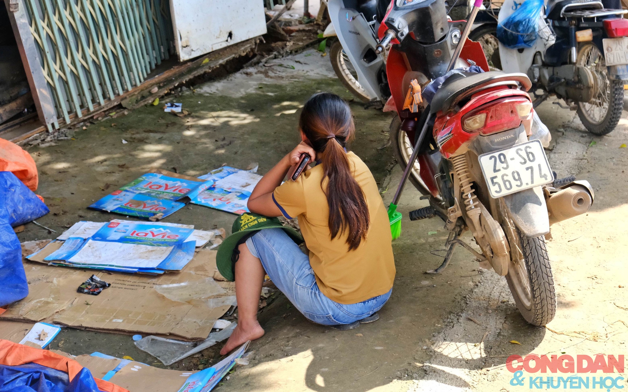 Người dân Ngô Đạo vẫn đang ngập trong lũ, oằn mình khắc phục hậu quả- Ảnh 8. Người dân Ngô Đạo vẫn đang ngập trong lũ, oằn mình khắc phục hậu quả- Ảnh 8.