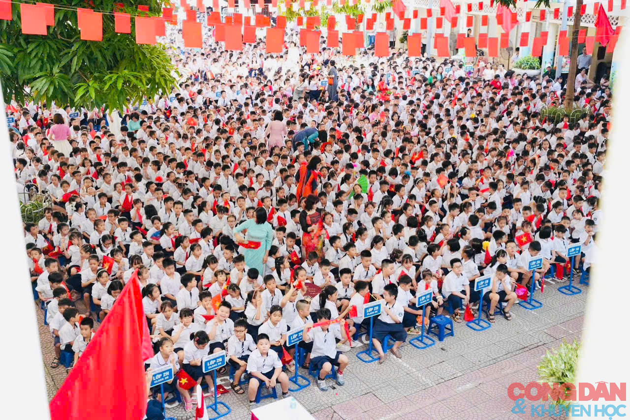 "Không chỉ thay sách giáo khoa, chúng ta đang thay cách làm giáo dục" - Ảnh 1.