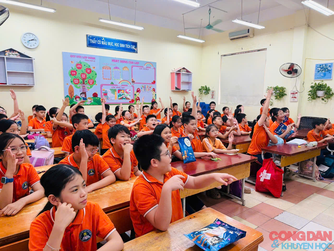 "Không chỉ thay sách giáo khoa, chúng ta đang thay cách làm giáo dục" - Ảnh 2.