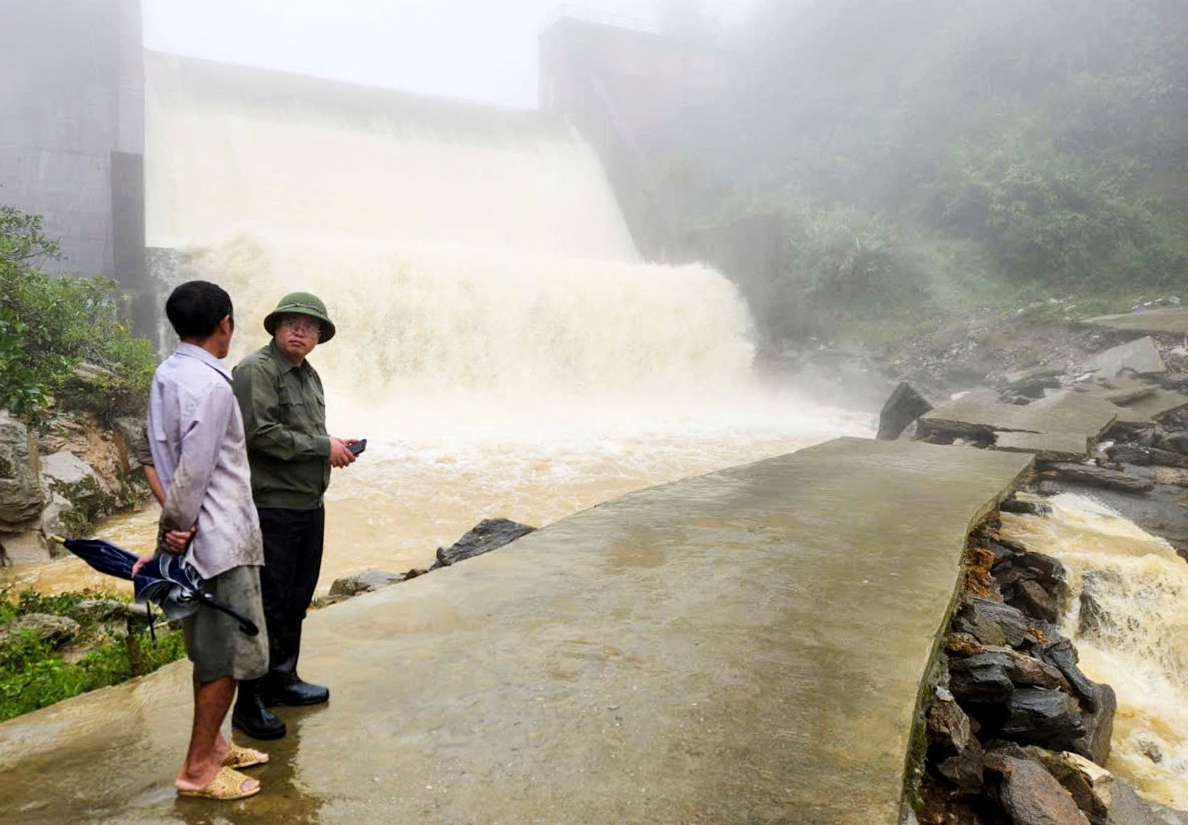 Lào Cai: Sáng lên những việc làm vì dân, những tấm lòng nhân ái trong bão lũ - Ảnh 4.