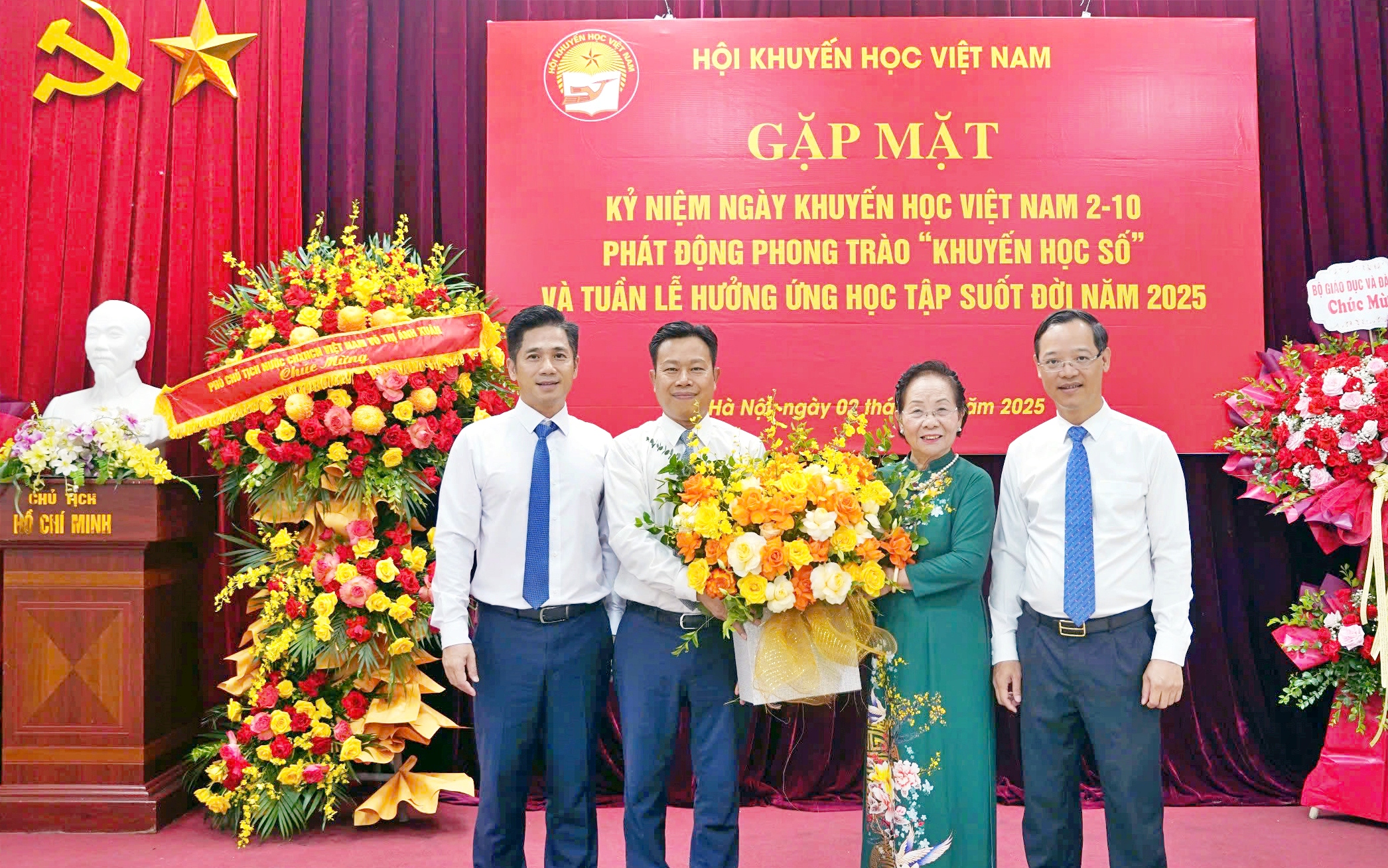 GS.TS Nguyễn Thị Doan: Phong trào "Khuyến học số" khơi dậy ý chí "Diệt giặc dốt, xóa mù công nghệ" - Ảnh 2.