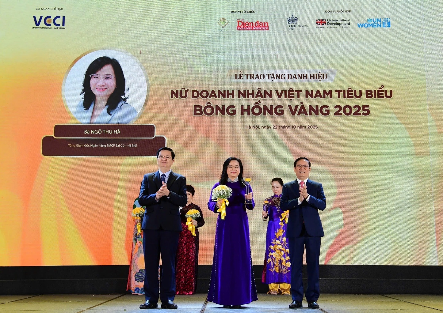 Tổng Giám đốc Ngô Thu Hà: Gương học tập suốt đời trong hành trình lãnh đạo ngân hàng số - Ảnh 1.