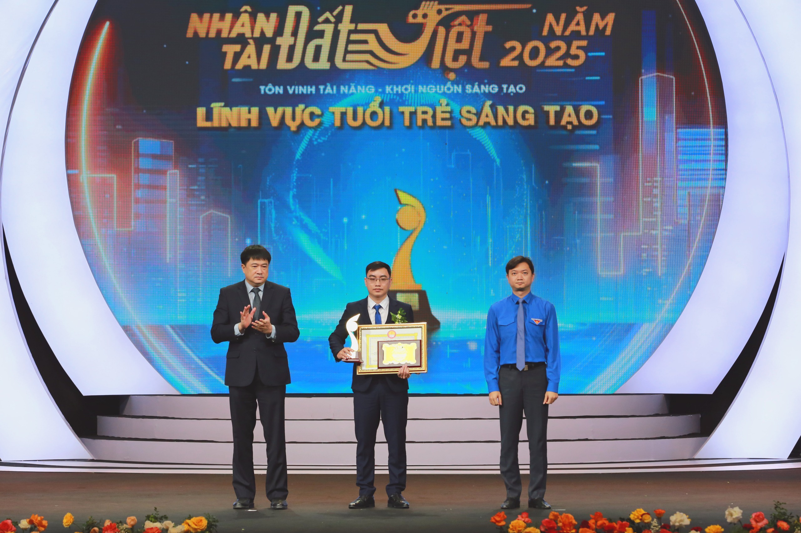Những hình ảnh đẹp của Lễ Trao giải Nhân tài Đất Việt 2025 - Ảnh 8.