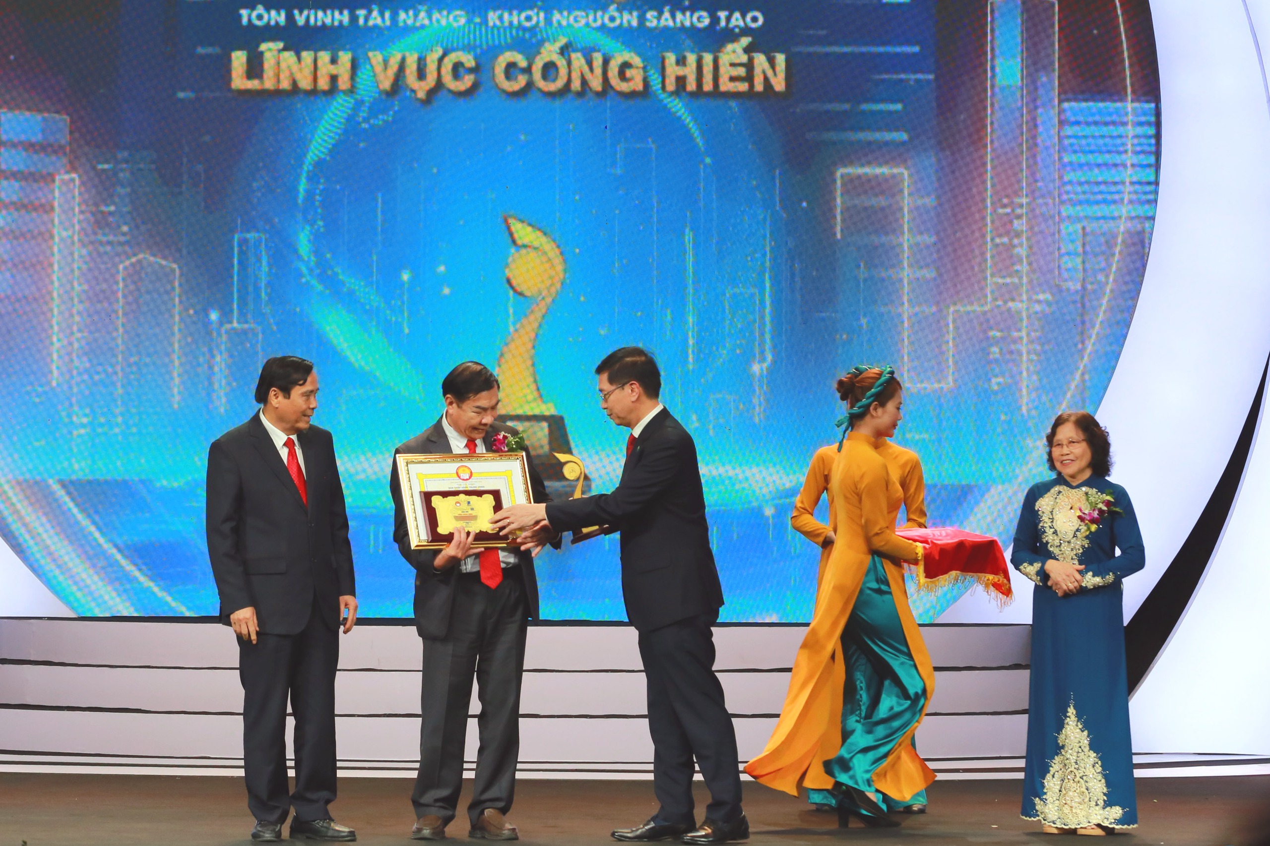 Những hình ảnh đẹp của Lễ Trao giải Nhân tài Đất Việt 2025 - Ảnh 10.