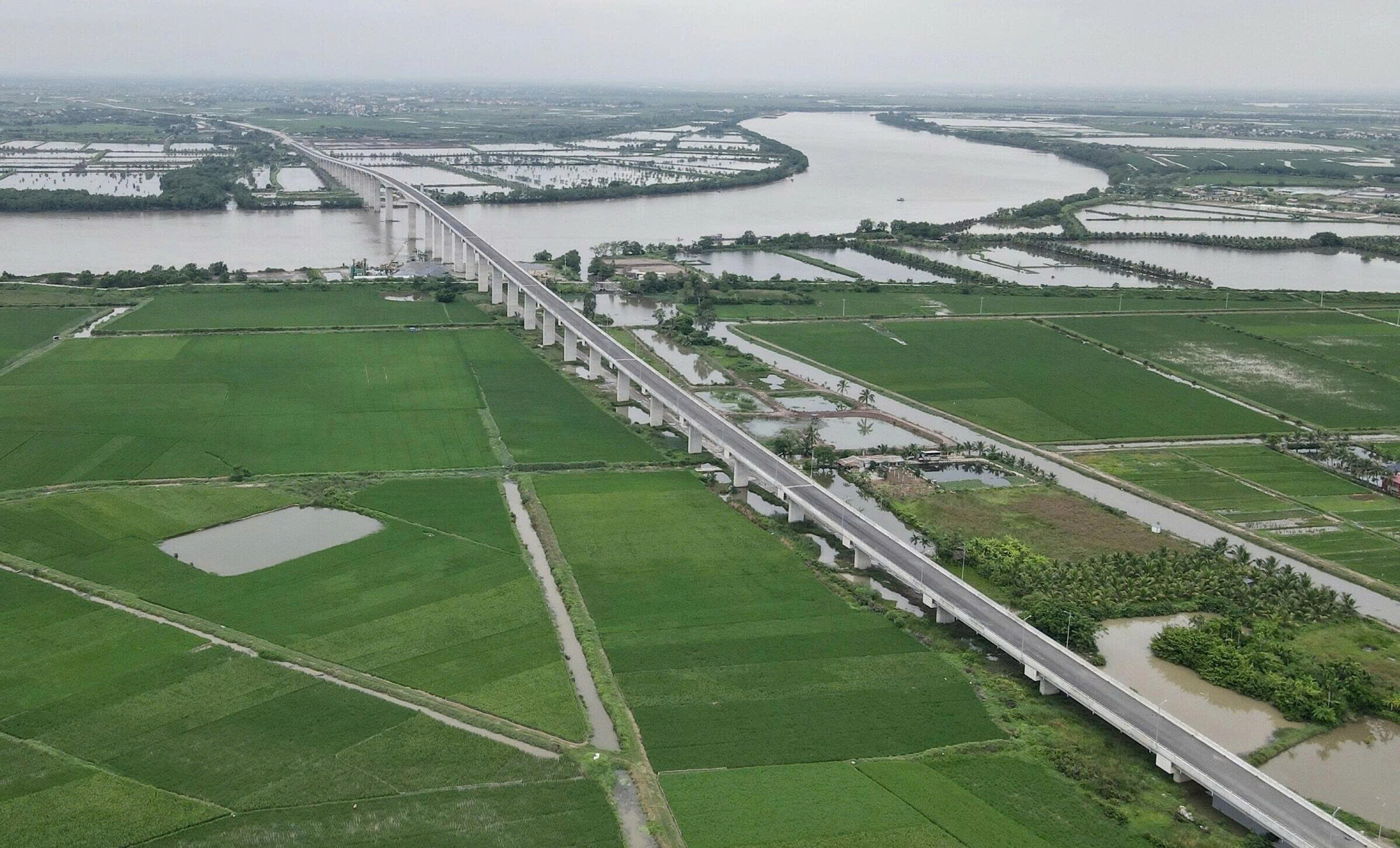 Nhiều hạng mục được nâng cấp khi đường bộ ven biển Hải Phòng thành đường cao tốc - Ảnh 1.
