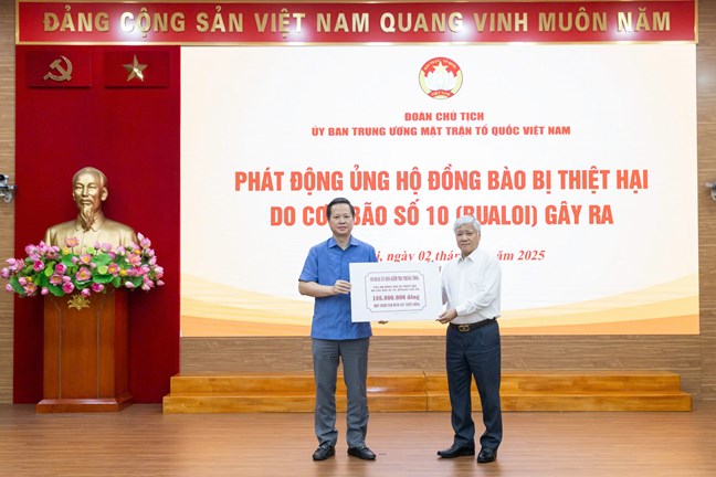 Mặt trận tổ quốc Việt Nam phát động ủng hộ đồng bào bị thiệt hại do cơn bão số 10 - Ảnh 1.