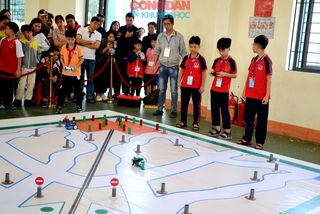 Sôi động Ngày hội STEM – Robotics học sinh phường Cam Đường - Ảnh 1.