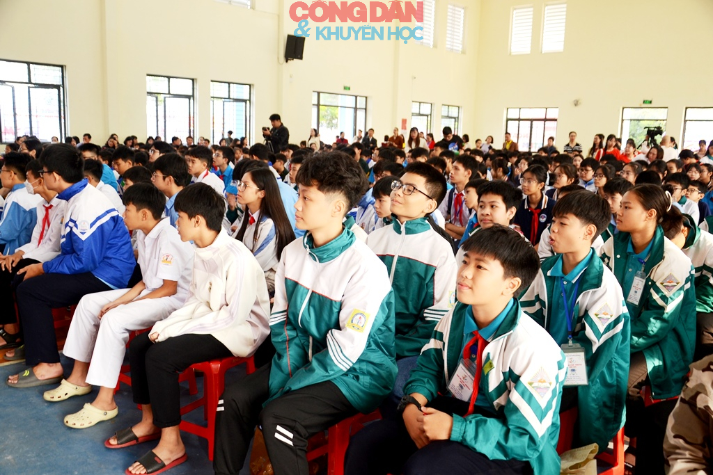 Sôi động Ngày hội STEM – Robotics học sinh phường Cam Đường - Ảnh 4.