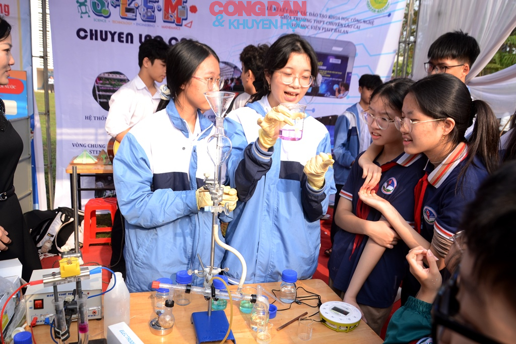 Sôi động Ngày hội STEM – Robotics học sinh phường Cam Đường - Ảnh 14.
