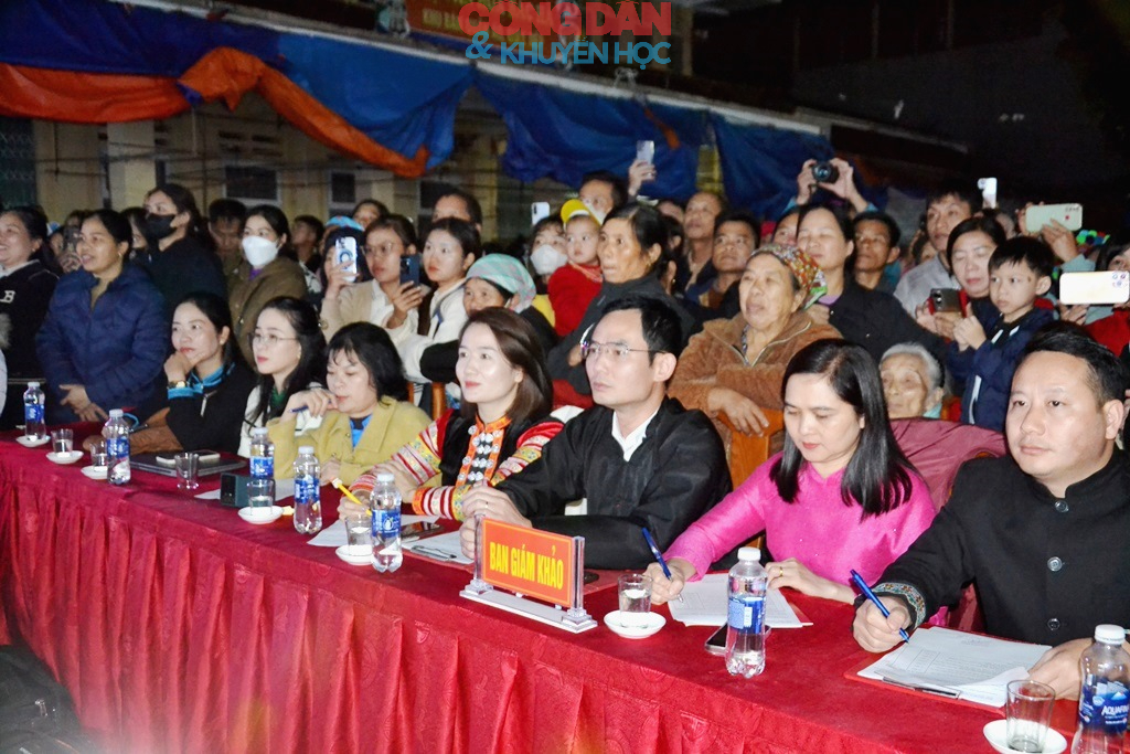 Tôn vinh nét đẹp trang phục, bản sắc văn hóa truyền thống các dân tộc vùng cao Bắc Hà - Ảnh 3.