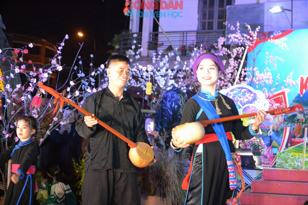 Tôn vinh nét đẹp trang phục, bản sắc văn hóa truyền thống các dân tộc vùng cao Bắc Hà - Ảnh 10.