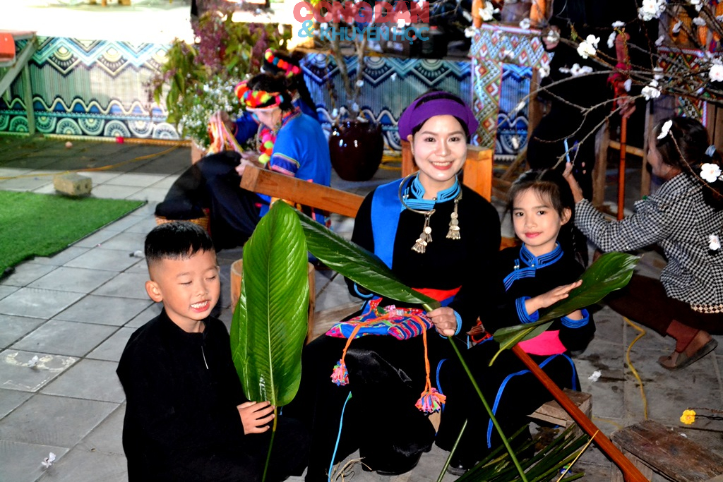 Tôn vinh nét đẹp trang phục, bản sắc văn hóa truyền thống các dân tộc vùng cao Bắc Hà - Ảnh 11.