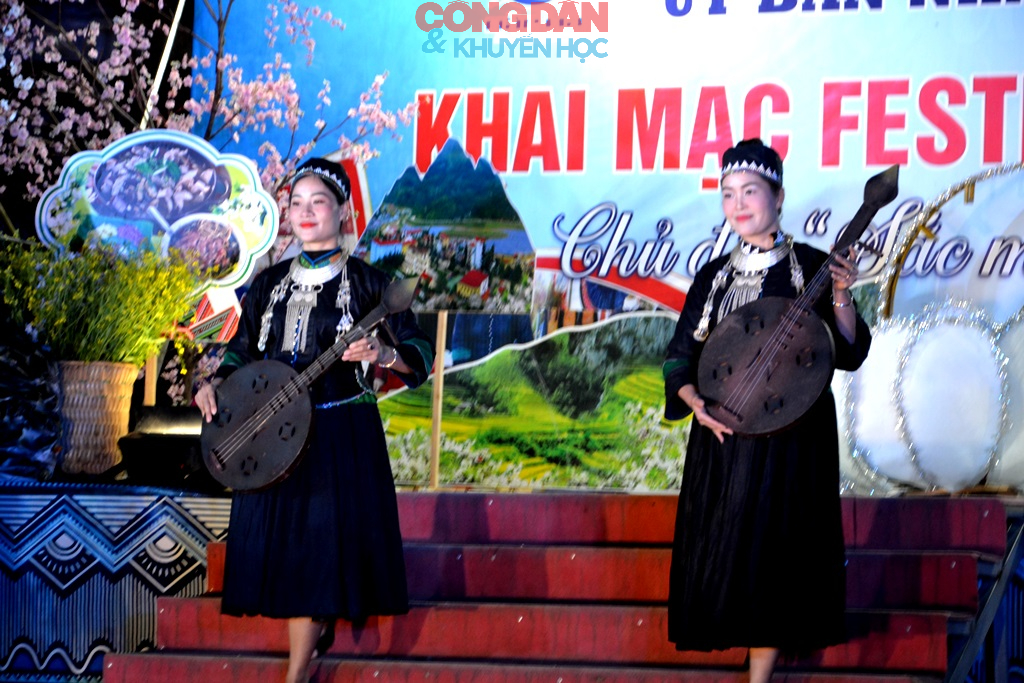 Tôn vinh nét đẹp trang phục, bản sắc văn hóa truyền thống các dân tộc vùng cao Bắc Hà - Ảnh 13.