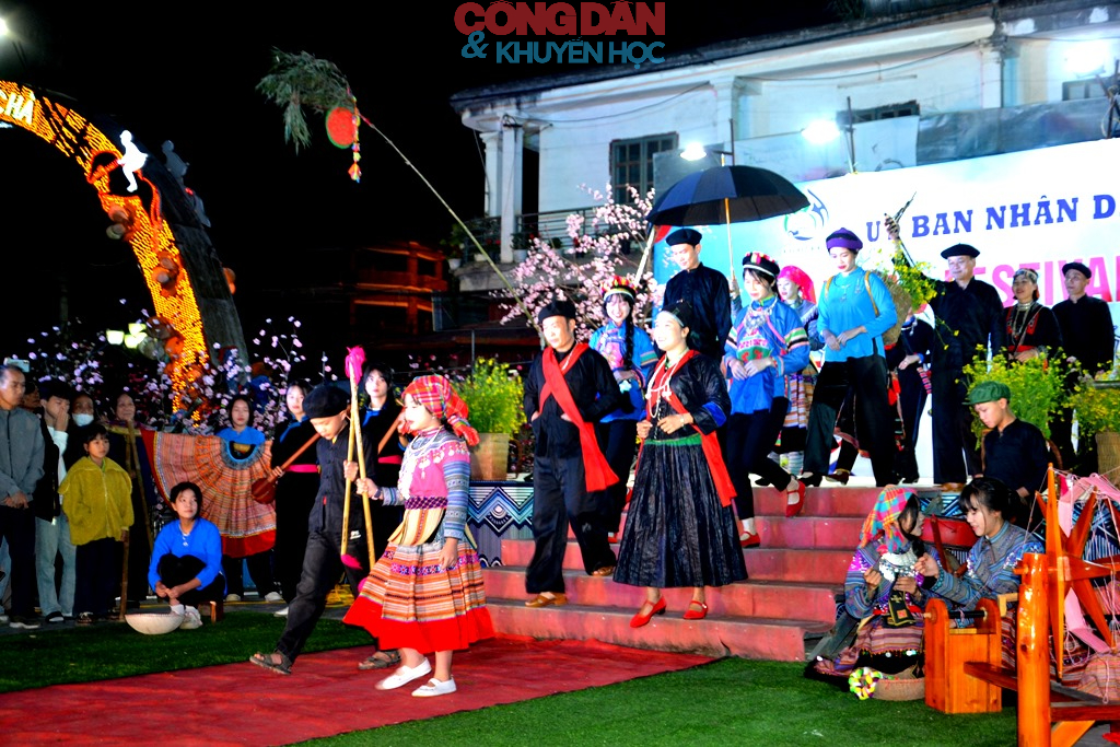 Tôn vinh nét đẹp trang phục, bản sắc văn hóa truyền thống các dân tộc vùng cao Bắc Hà - Ảnh 20.