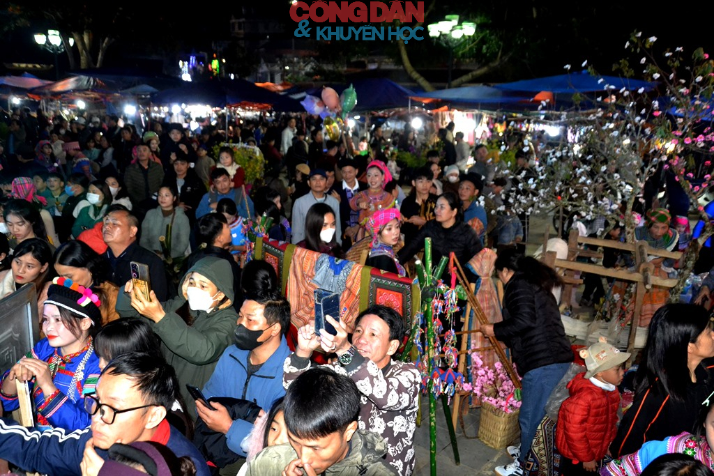 Tôn vinh nét đẹp trang phục, bản sắc văn hóa truyền thống các dân tộc vùng cao Bắc Hà - Ảnh 22.