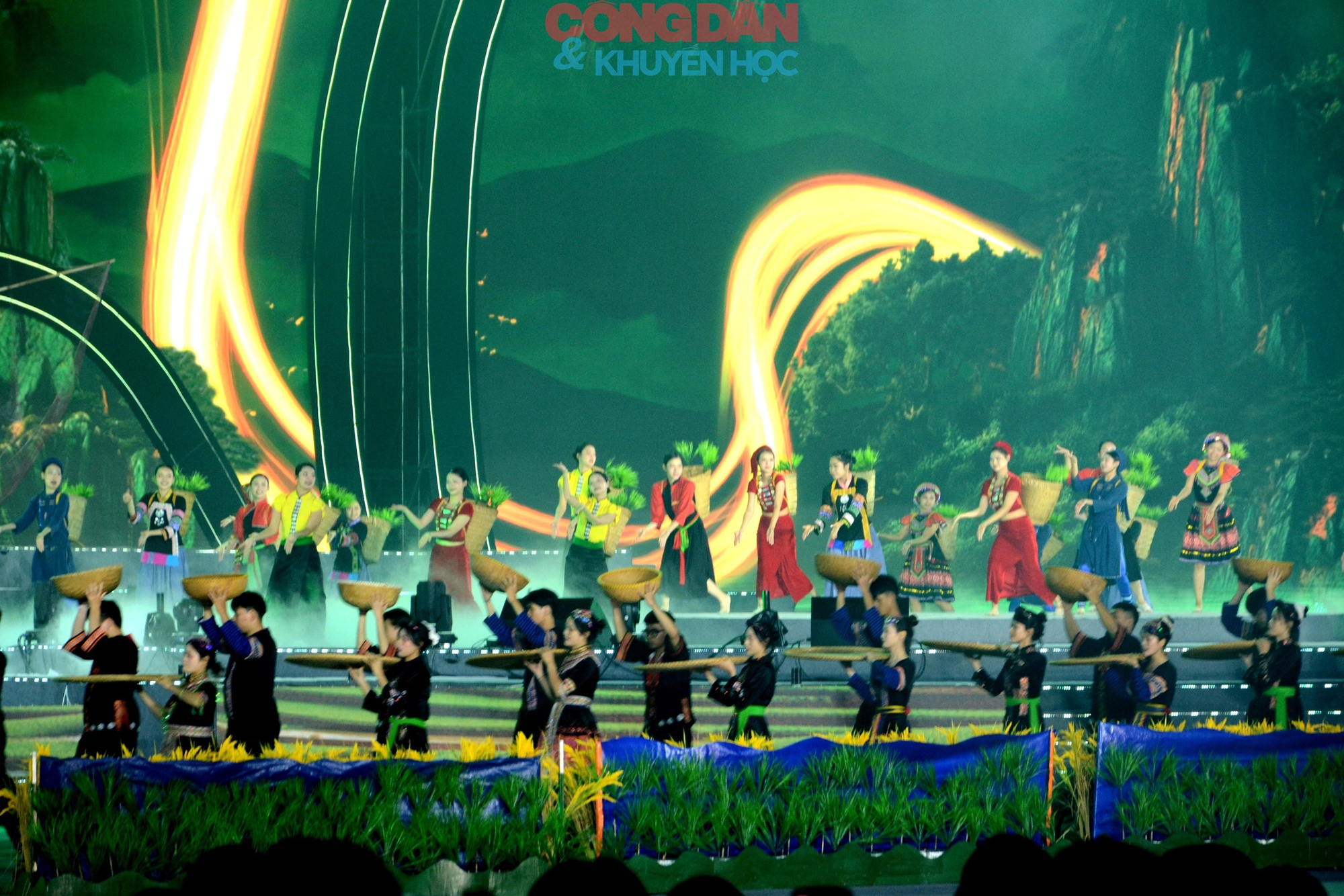 Festival sông Hồng - 2025 tôn vinh bản sắc văn hóa, khẳng định vị thế du lịch Lào Cai - Ảnh 8.