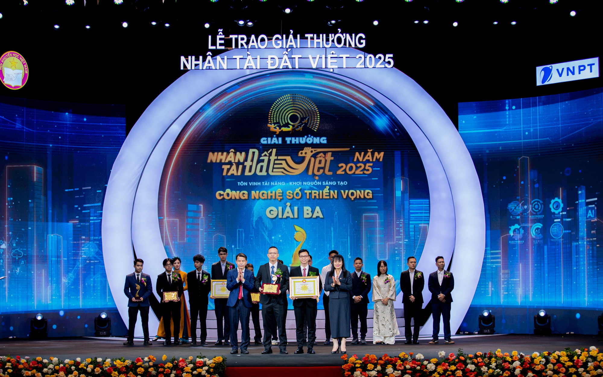 Nam sinh lớp 10 sở hữu "tấm vé" công dân toàn cầu - Ảnh 4.