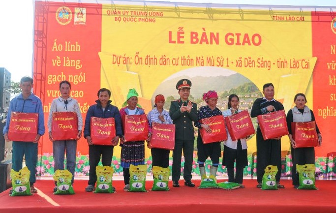 60 hộ dân vùng cao Dền Sáng có nhà ở mới do quân đội xây tặng - Ảnh 4.