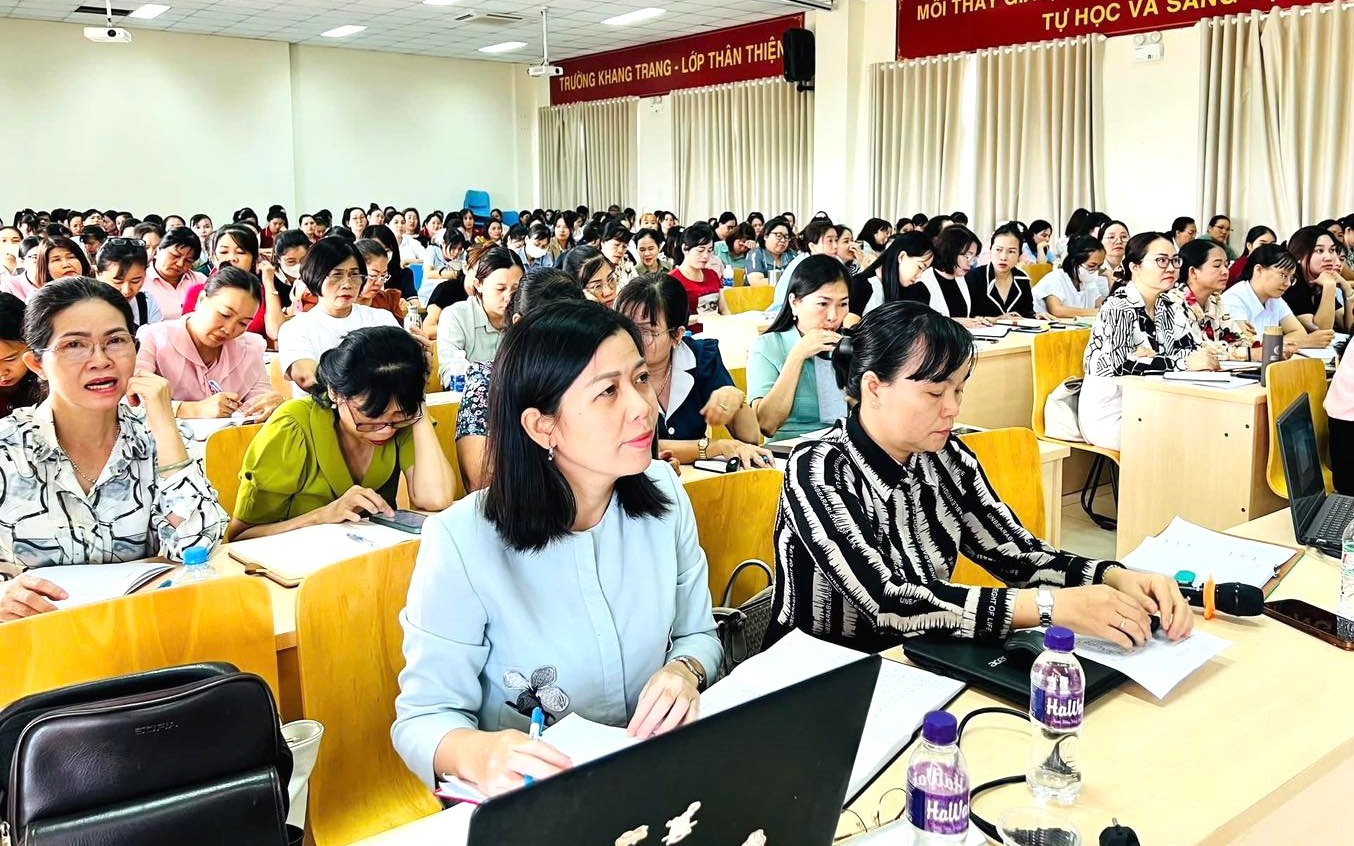 Chuẩn ngoại ngữ giáo viên: Làm sao để chuẩn hóa mà không "cào bằng"? - Ảnh 2.