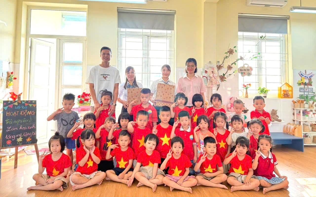 Xây dựng lộ trình nâng phụ cấp ưu đãi nghề cho giáo viên tối thiểu 70% - Ảnh 2.