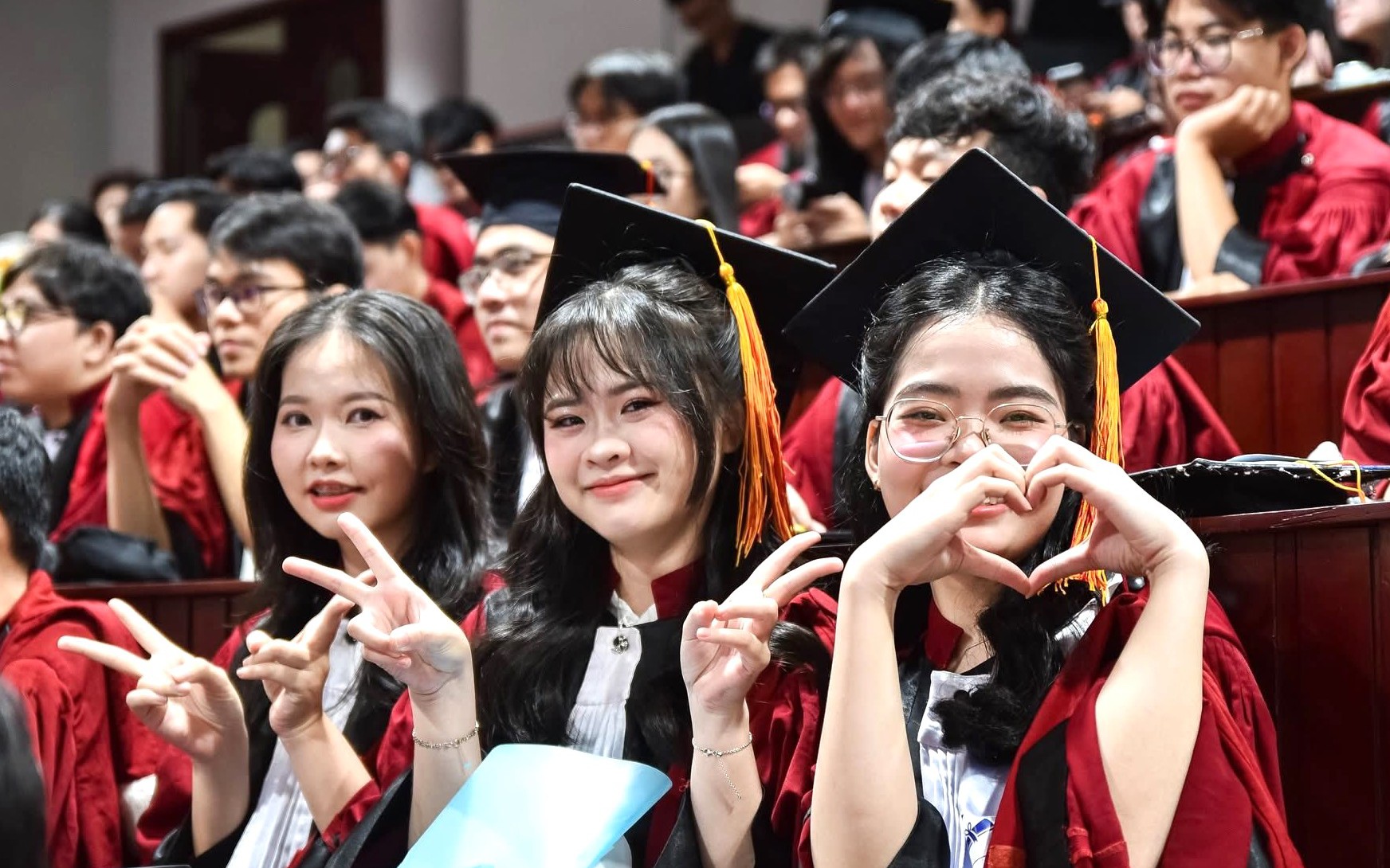 Đại học không quy định bắt buộc thí sinh dự thi đánh giá năng lực để được xét tuyển - Ảnh 2.