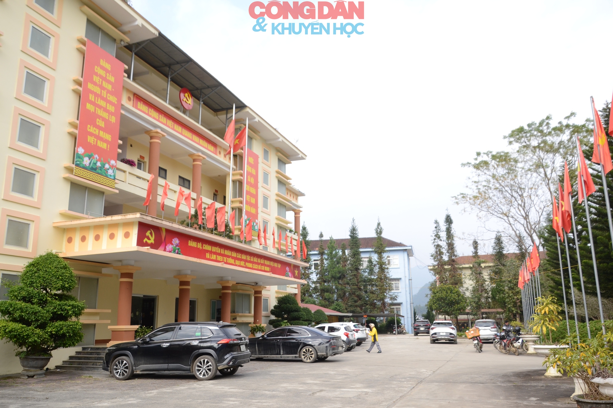 Cán bộ gần dân, sát công việc ở xã vùng cao Bắc Hà - Ảnh 2.