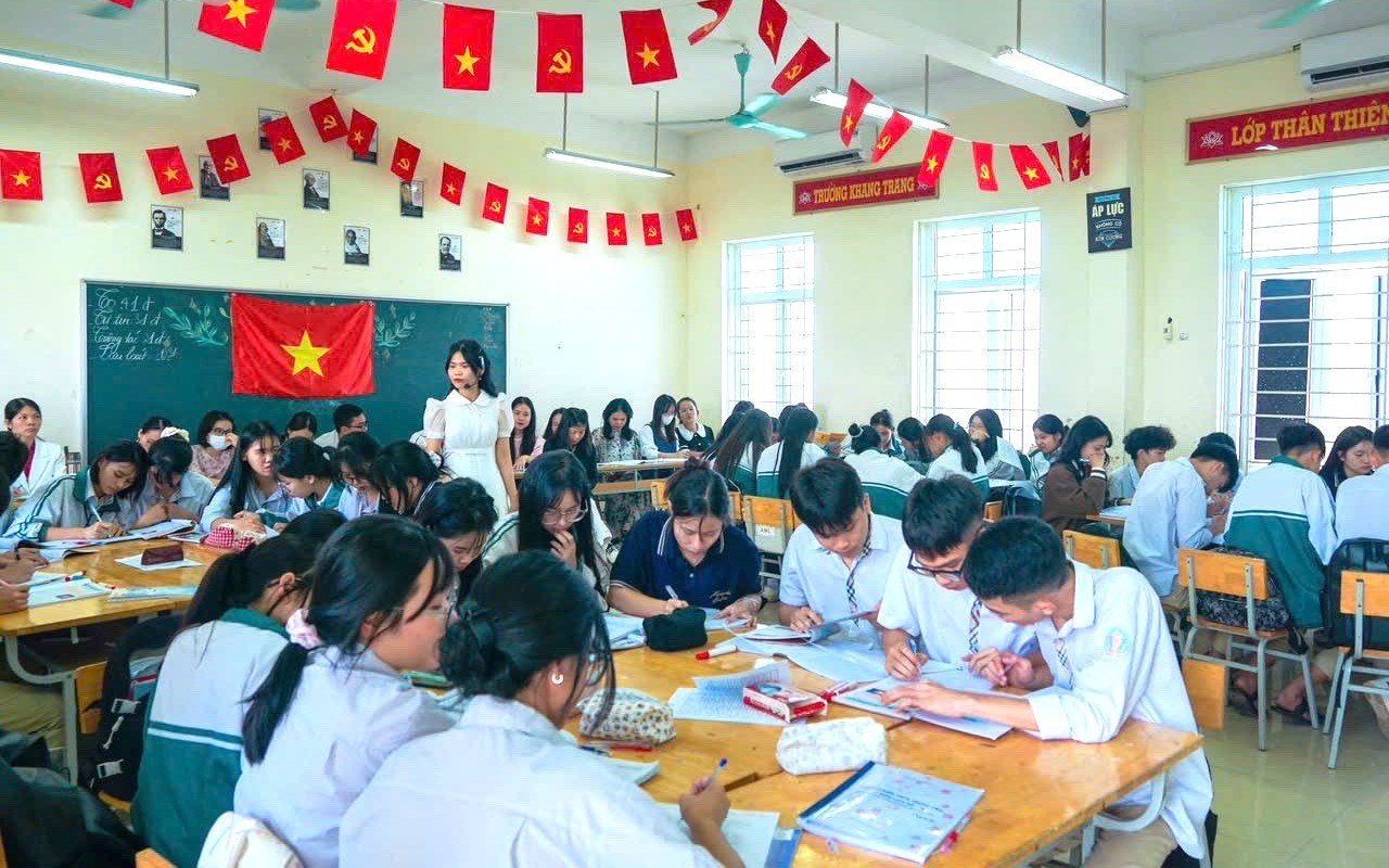 Đề xuất gi&aacute;o dục phổ th&ocirc;ng tổ chức th&agrave;nh 2 giai đoạn - Ảnh 2.