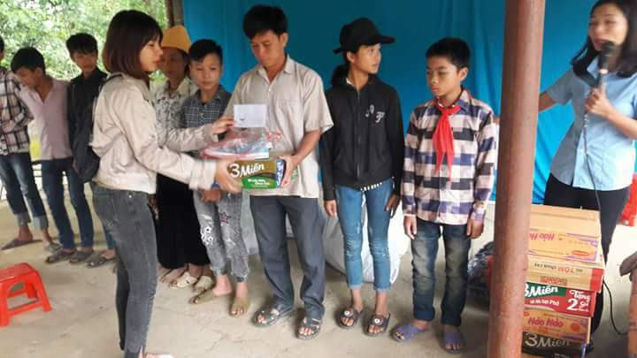 Khi lớp bùn theo nước lũ rửa trôi đi - Ảnh 7.