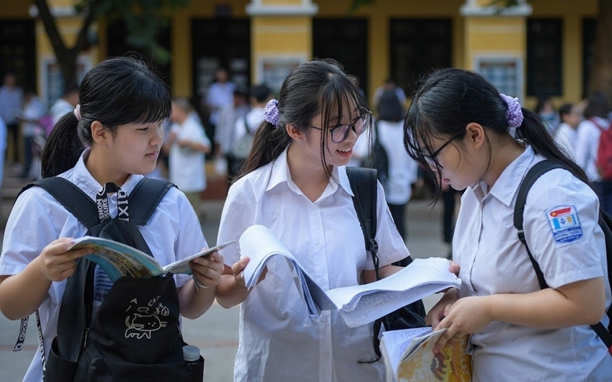 Công bố danh sách học sinh được tuyển thẳng vào lớp 10 công lập không chuyên tại Hà Nội - Ảnh 2.