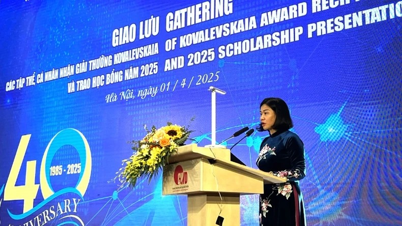 Giao lưu các thế hệ nhận Giải thưởng Kovalevskaia - Ảnh 2.