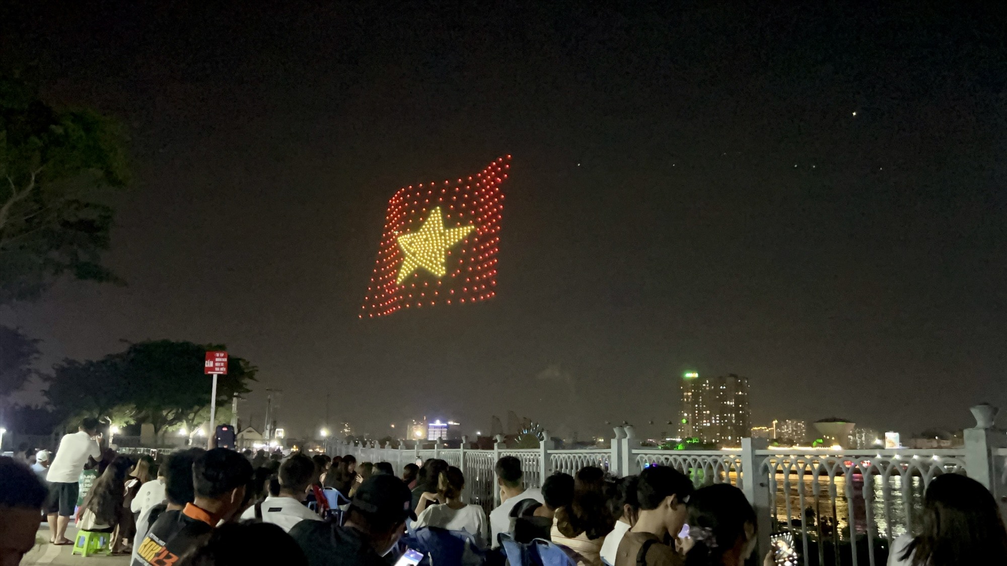 Trình diễn 2.000-10.000 Drone và trình chiếu 3D Mapping dịp 30/4 tại Thành  phố Hồ Chí Minh