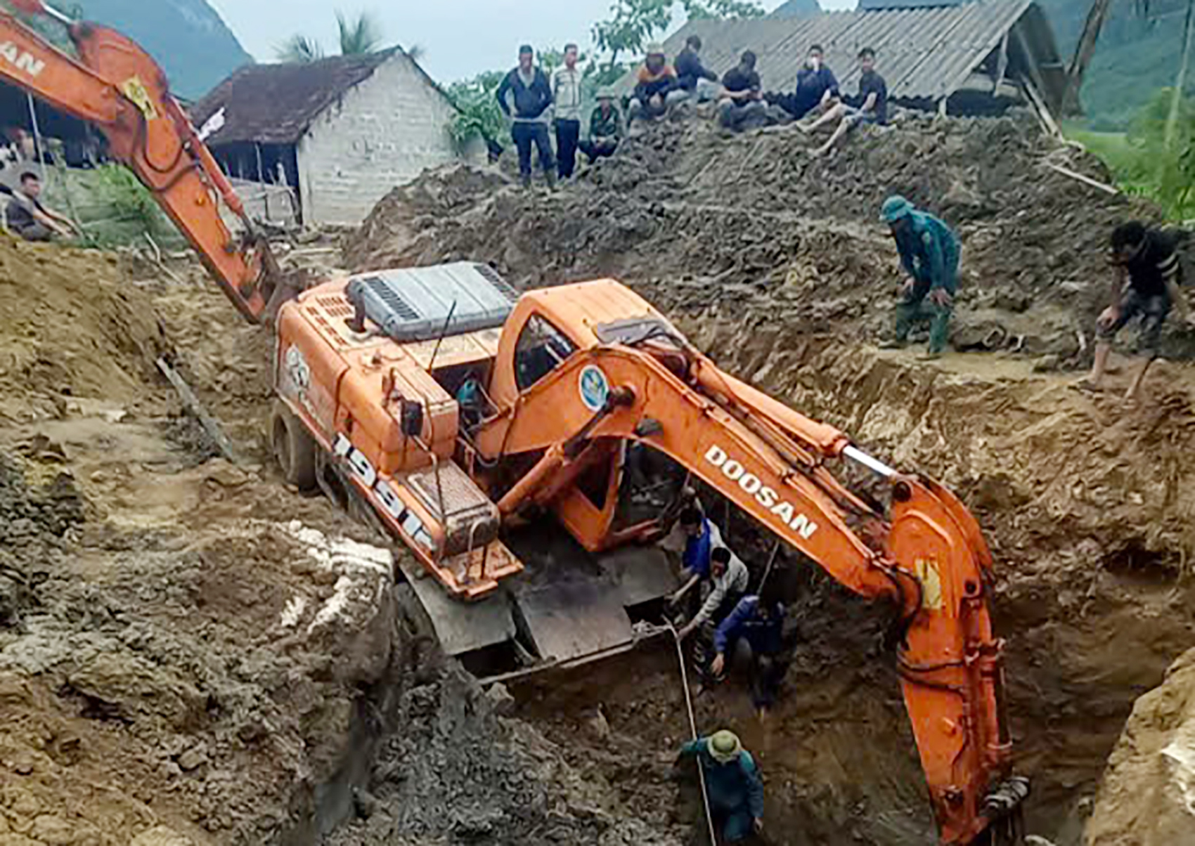 Sập giếng ở Nghệ An khiến 3 người tử vong