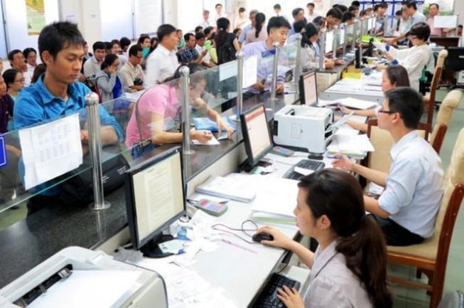 Thủ tướng: Đảm bảo việc chi trả chế độ cho cán bộ, công chức, viên chức khi sắp xếp bộ máy - Ảnh 1.