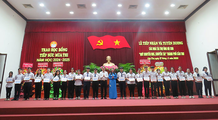 Gần 8,3 tỷ đồng tiếp sức học sinh hoàn cảnh khó khăn Cần Thơ vươn lên - Ảnh 2.