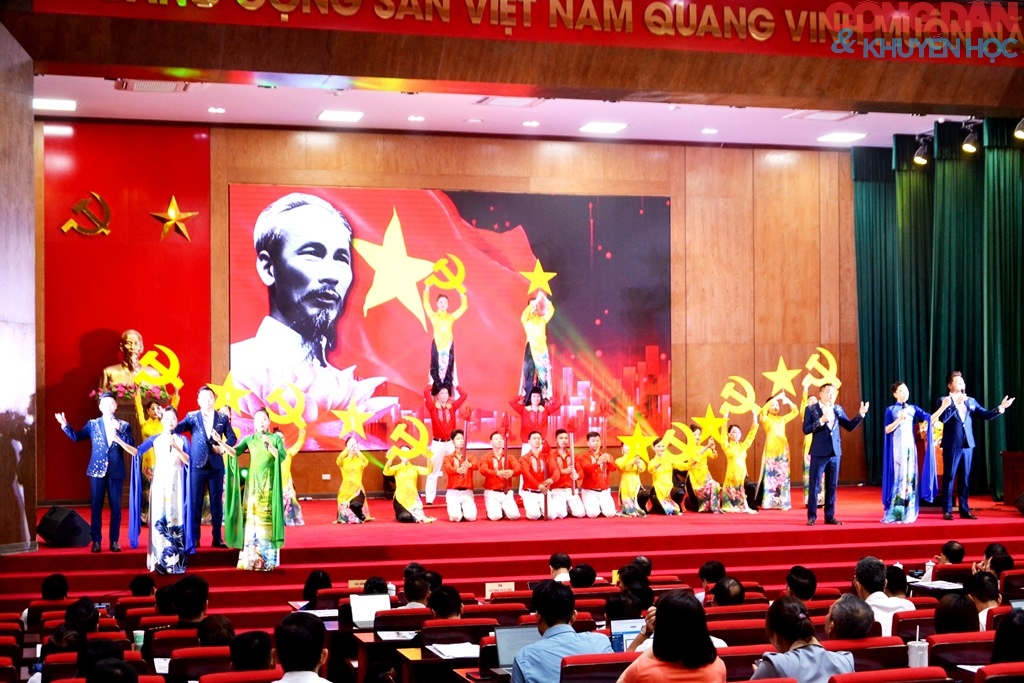 Nhiều cách làm hay, tấm gương đẹp trong học tập và làm theo tư tưởng, đạo đức, phong cách Hồ Chí Minh ở Lào Cai - Ảnh 1.