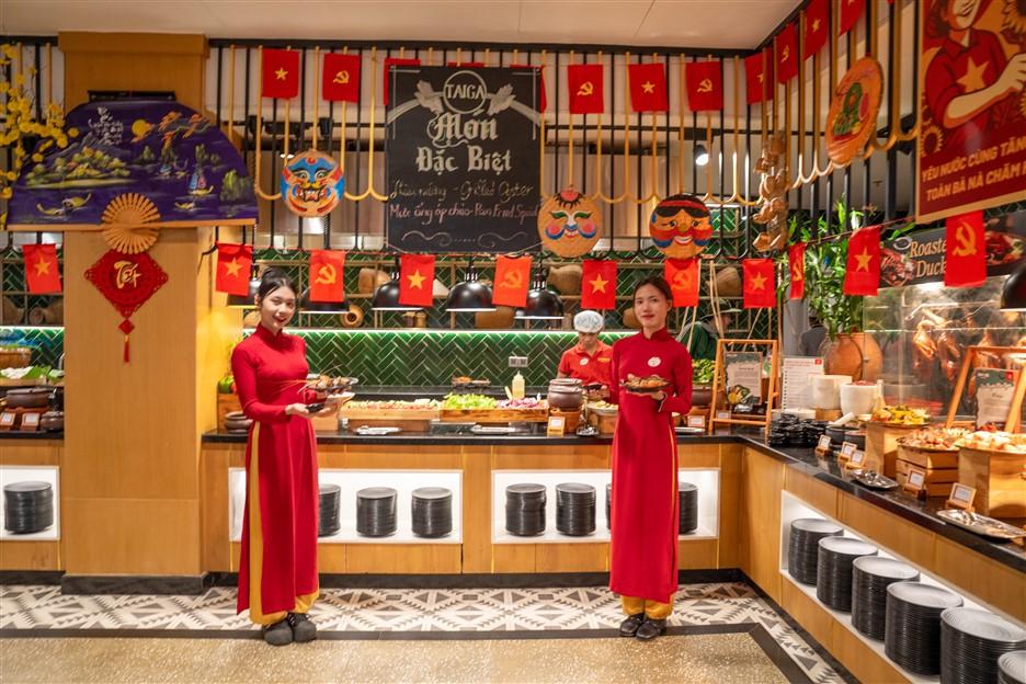 Du khách hào hứng check in không gian rực rỡ cờ hoa tại Sun World Ba Na Hills - Ảnh 6.