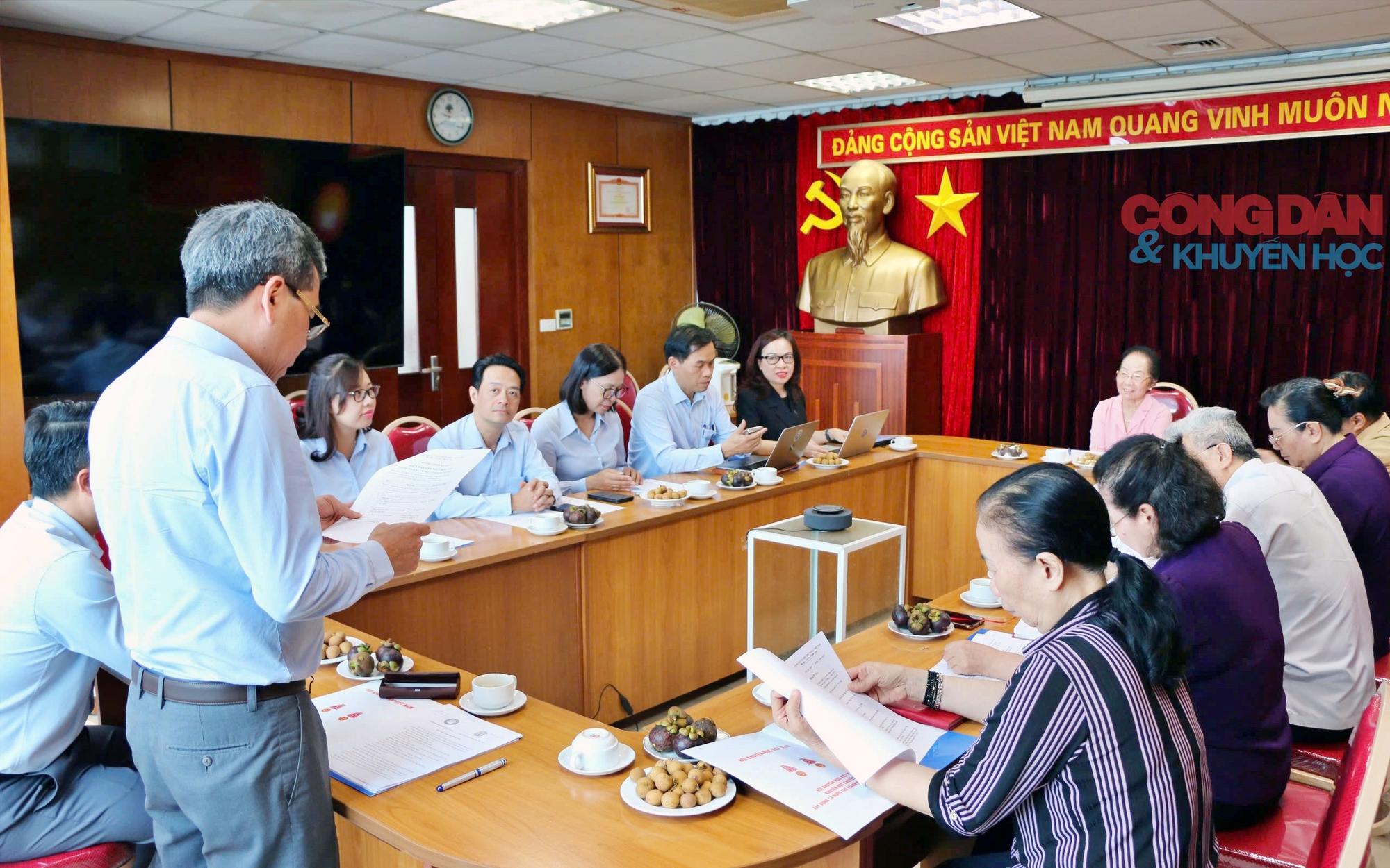 Hội Khuyến học Việt Nam ký biên bản ghi nhớ hợp tác với Trường Đại học Mở Hà Nội - Ảnh 1.