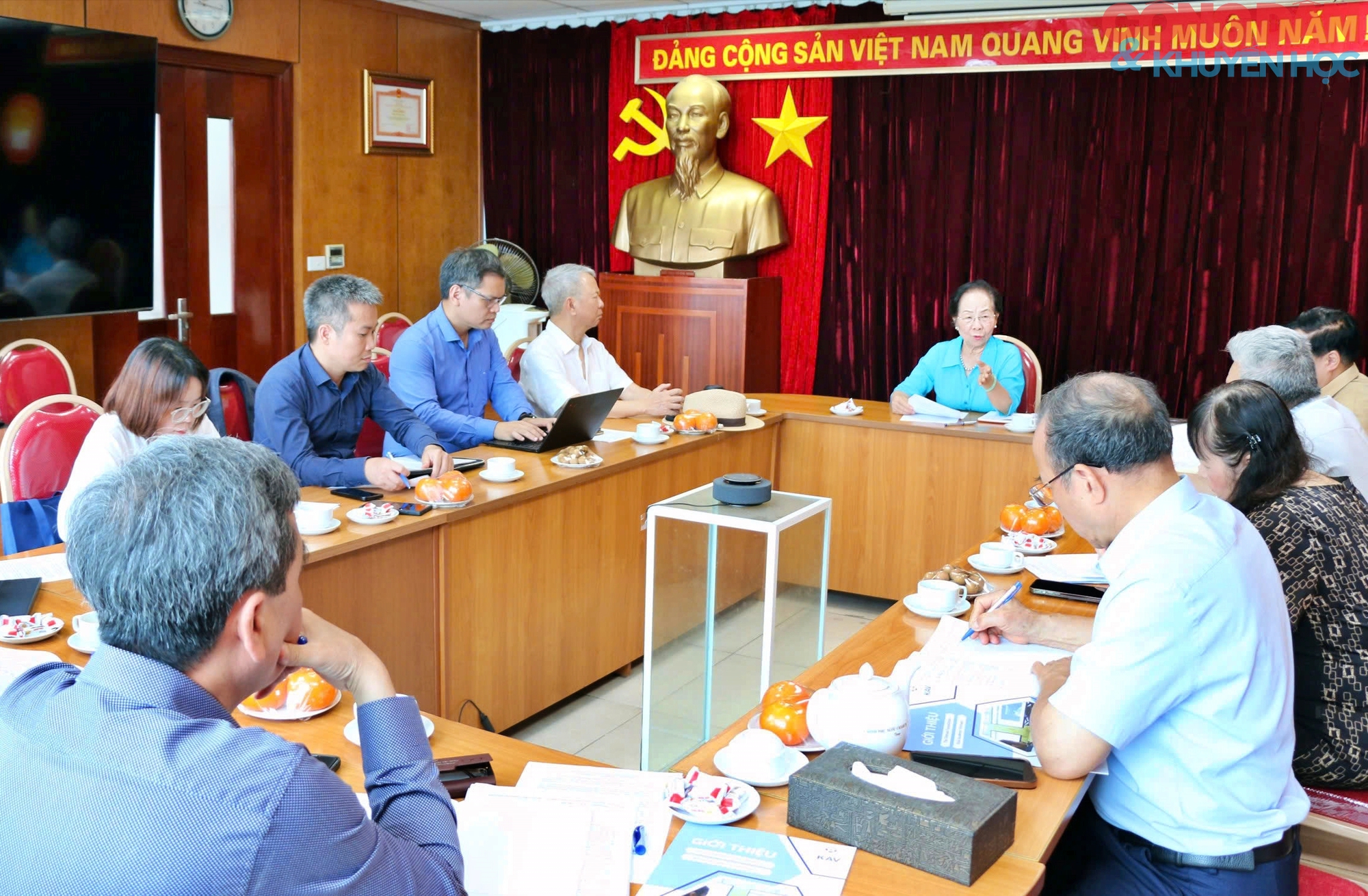 Hội Khuyến học Việt Nam và Khan Academy Vietnam thúc đẩy bình dân học vụ số - Ảnh 1.