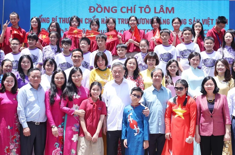 Tổng Bí thư Tô Lâm thăm thầy trò hai trường học chuyên biệt nhân ngày 1/6 - Ảnh 1.