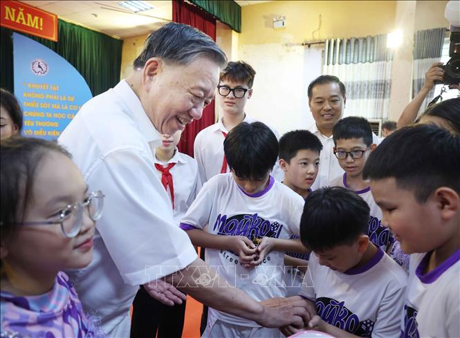 Tổng Bí thư Tô Lâm thăm thầy trò hai trường học chuyên biệt nhân ngày 1/6 - Ảnh 2.