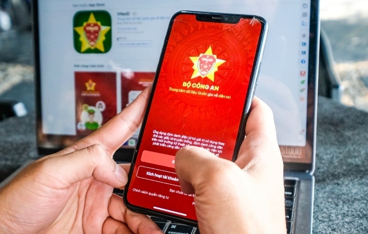 Hà Nội yêu cầu 100% cán bộ, công chức, viên chức, người lao động xác thực tình trạng hôn nhân trên ứng dụng VNeID - Ảnh 1.