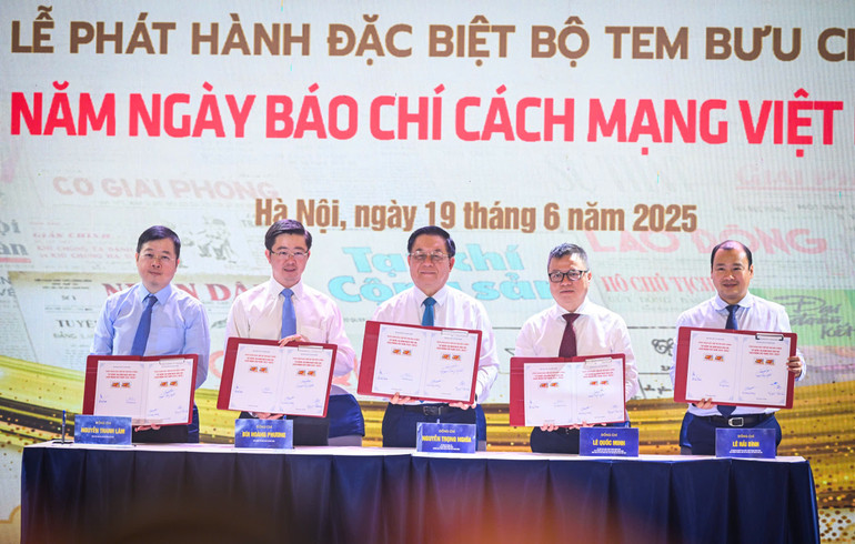 Chiêm ngưỡng Bộ tem đặc biệt kỷ niệm 100 năm Ngày Báo chí Cách mạng Việt Nam - Ảnh 4.