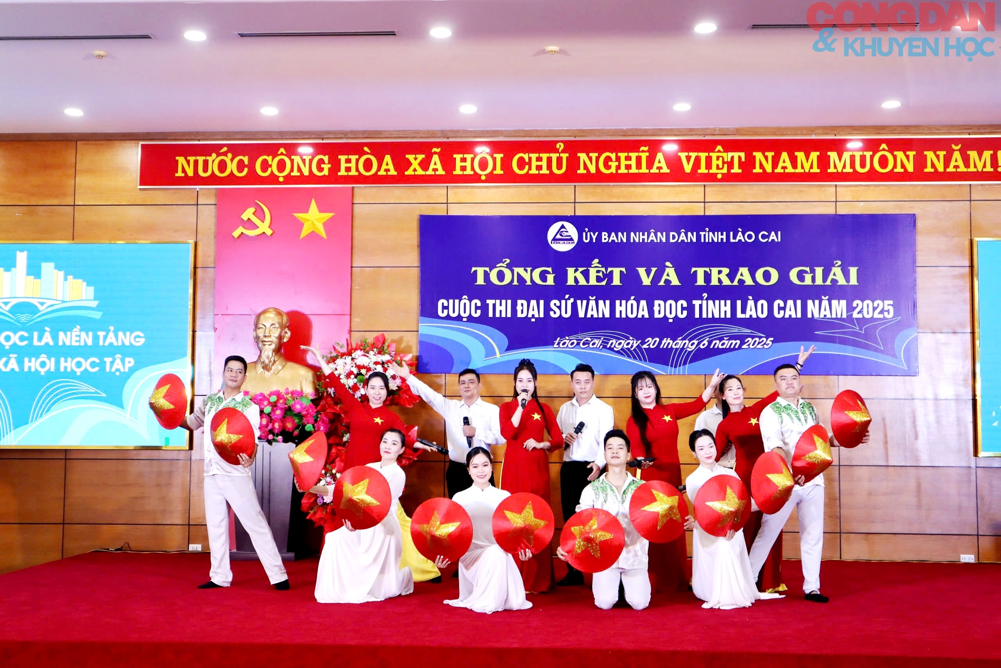 Lào Cai trao giải “Đại sứ văn hóa đọc” năm 2025 - Ảnh 1.