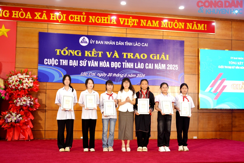 Lào Cai trao giải “Đại sứ văn hóa đọc” năm 2025 - Ảnh 5.