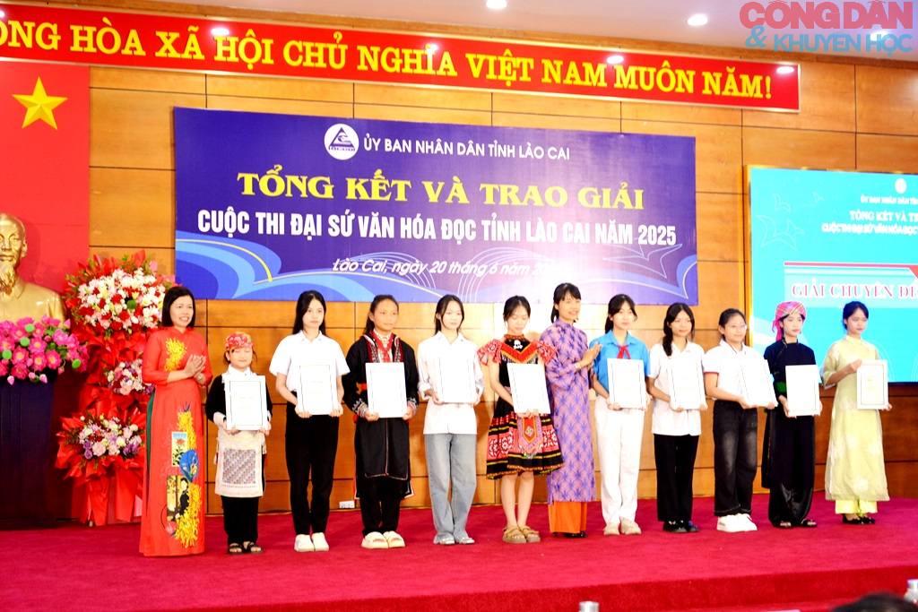 Lào Cai trao giải “Đại sứ văn hóa đọc” năm 2025 - Ảnh 6.
