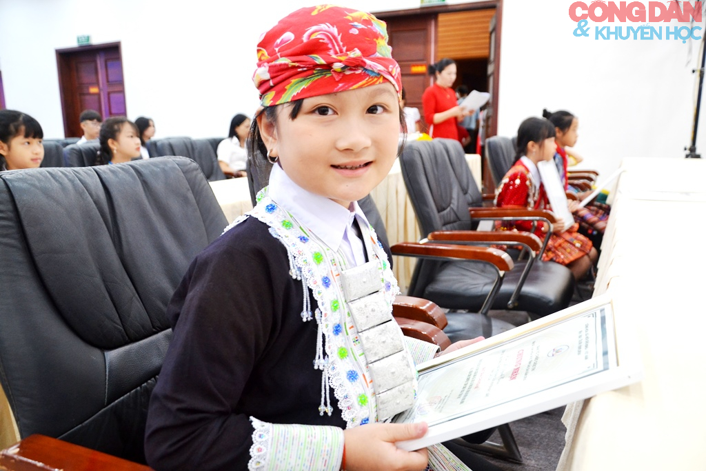 Lào Cai trao giải “Đại sứ văn hóa đọc” năm 2025 - Ảnh 7.