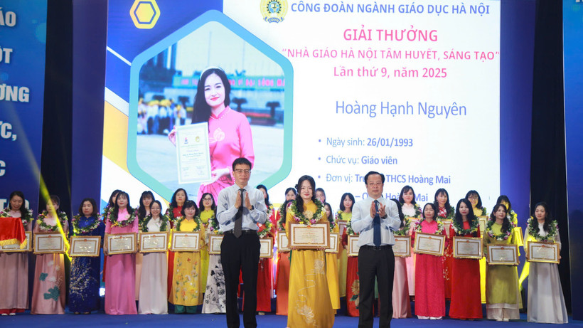 Công đoàn ngành giáo dục Hà Nội trao Giải thưởng “Nhà giáo Hà Nội tâm huyết, sáng tạo” cho 153 nhà giáo - Ảnh 1.