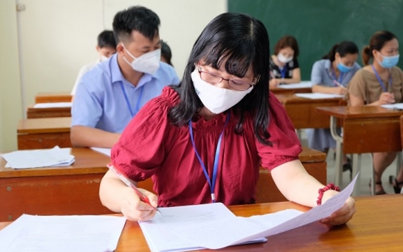 Chấm thi Ngữ văn: Tại sao chấm chung 10 bài trước khi chấm đại trà? - Ảnh 1.